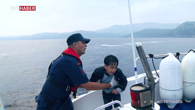 Ege Denizi'nde nefes kesen düzensiz göçmen operasyonu